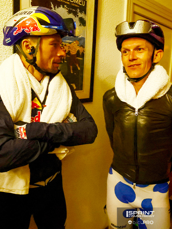Roglic e Bouwman, a lungo compagni di squadra: l'olandese ha la maglia a pois, obiettivo ddi Fortunato che infatti aveva attaccato al GPM