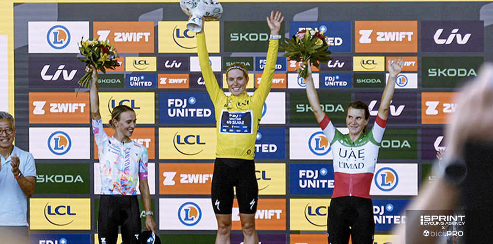 Il podio finale del Tour Femmes: 1ª Demi Vollering, 2ª Kasia Niewiadoma a 1'18" e 3ª Elisa Longo Borghini a 4'19"