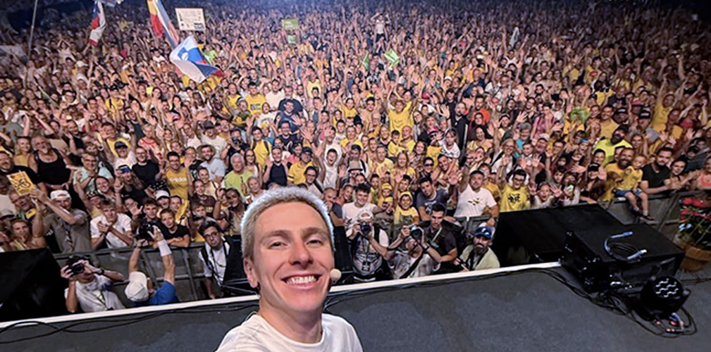 Star Pogacar: qui un suo selfie in occasione della festa per la conquista dell'ultimo Tour. provate ad immaginare che bolgia sarà in Slovenia per l'Europeo