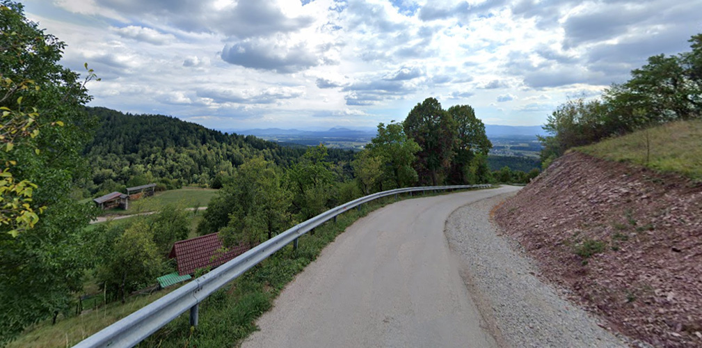 La salita di Mozjanca oltre che ripida è anche piuttosto stretta (immagine Google)