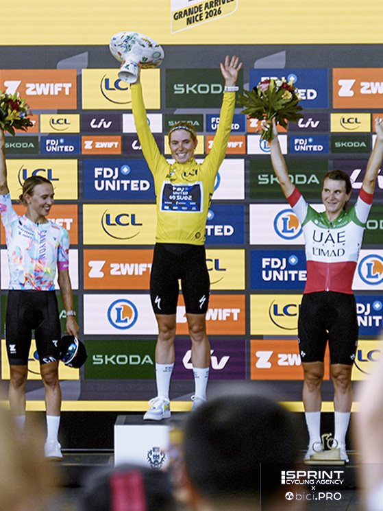 Il podio finale del Tour Femmes: 1ª Demi Vollering, 2ª Kasia Niewiadoma a 1'18" e 3ª Elisa Longo Borghini a 4'19"
