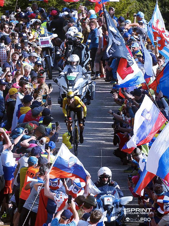 La Slovenia ha un forte sentimento popolare che si riscontra anche nello sport. Qui il tifo che i suoi connazionali riservarono a Roglic sul Lussari al Giro 2023