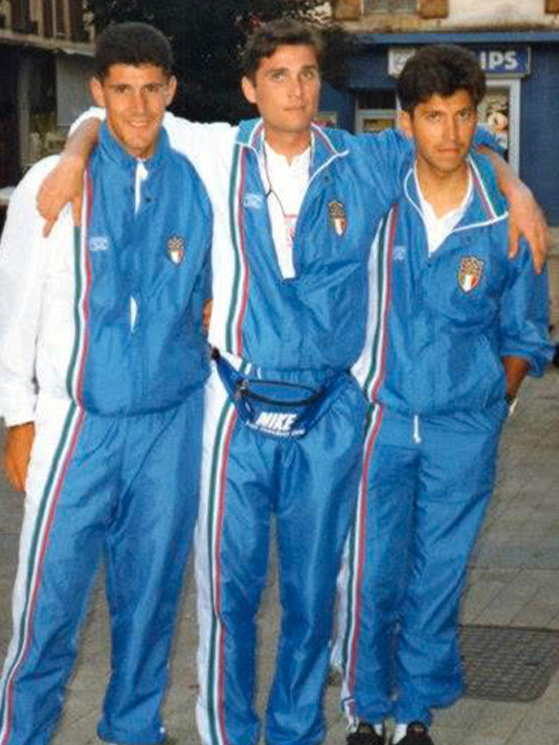 Ai Giochi del Mediterraneo del 1993, vinti da Fagnini, Simone Tomi entra fra ir primi cinque. Qui, da sinistra, Luca Colombo, Tomi e Fagnini