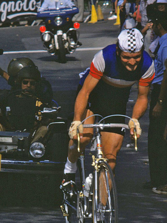 Bernard Thevenet tentò il colpo a sensazione, venendo ripreso solo nell'ultima tornata. Si vendicherà al Tour 1975