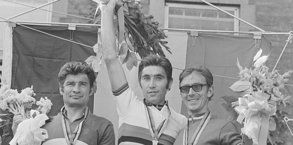 Il podio finale con Merckx, al terzo iride, fra Poulidor e Martinez, nonno di Lenny (foto Koersmuseum)