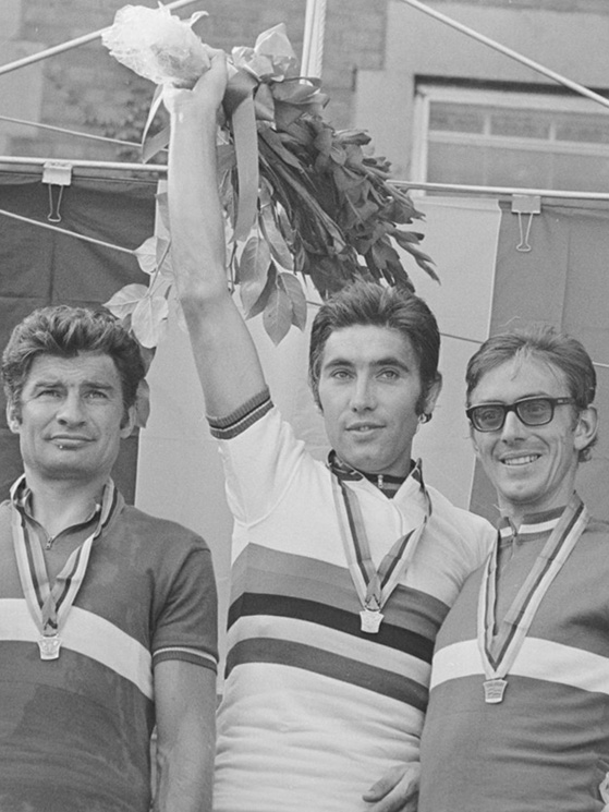 Il podio finale con Merckx, al terzo iride, fra Poulidor e Martinez, nonno di Lenny (foto Koersmuseum)