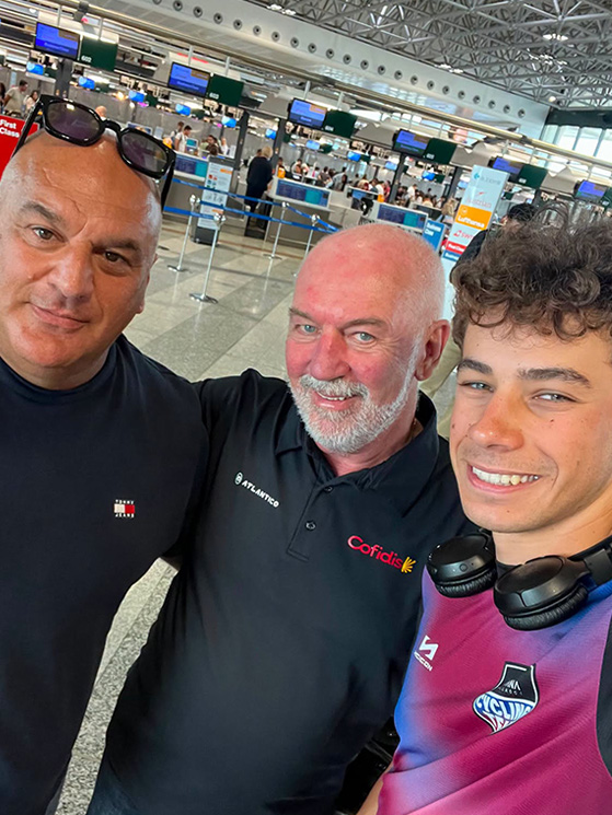 Lo stage è iniziato in aeroporto: Coden ha accompagnato De Longhi in partenza per la Germania dove c'era Damiani ad accoglierli