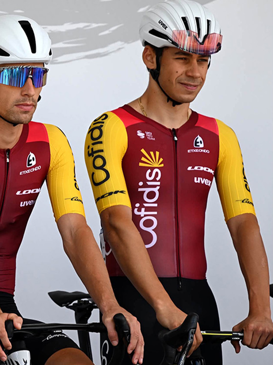 De Longhi è stato accolto bene dai suoi nuovi compagni che gli hanno dato tanti consigli (foto Cofidis)