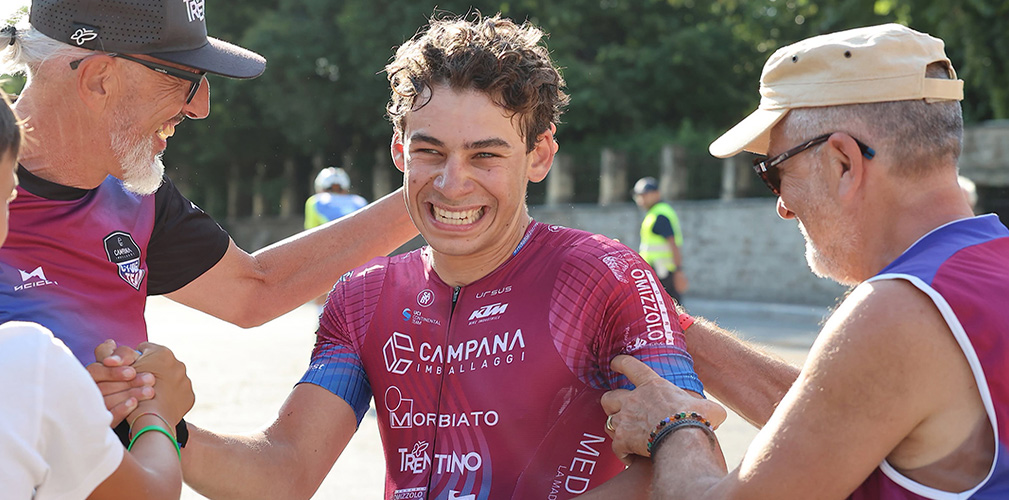 Grande gioia per Lorenzo: è la sua prima vittoria assoluta da dedicare a tante persone (foto Xpix.it)