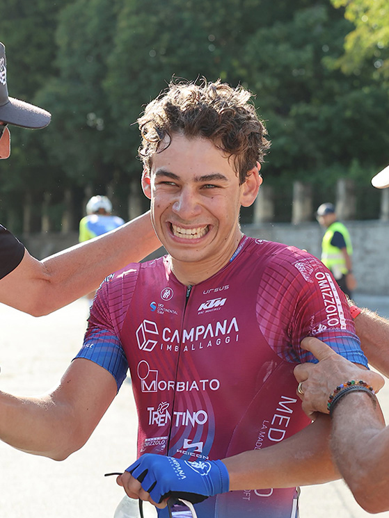 Grande gioia per Lorenzo: è la sua prima vittoria assoluta da dedicare a tante persone (foto Xpix.it)