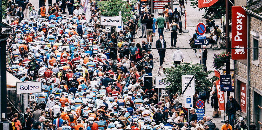 La folla di elite e amatori al via. Una formula di gara che ha lasciato un po' a desiderare (foto @error.johnny)
