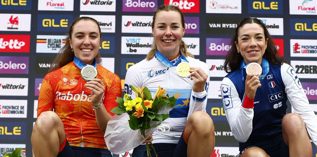 Il podio finale delle donne con doppietta olandese grazie a Markus e Van Anrooij, terza la Dubau-Prevot (FRA, foto UEC)