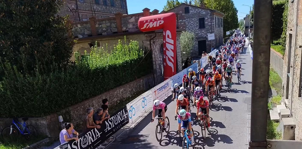La corsa toscana articolata su 4 giorni ha coinvolto i team italiani e formazioni WT e Pro. In Italia non capita molto spesso...
