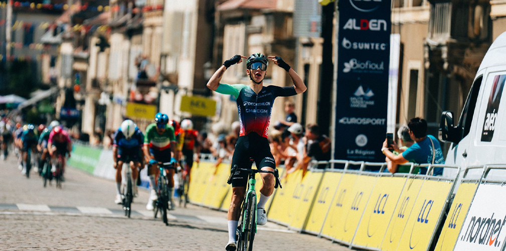 Aubin Sparfel, Tour de l'Avenir, tappa 4, vittoria, Mattia Negrente e Riccardo Lorello (foto Jolypics-Tour de l'Avenir)