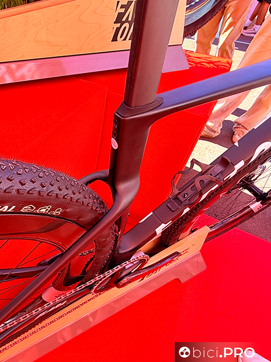 La nuova Factor Elara per il gravel veloce. Road e gravel race sempre più vicini