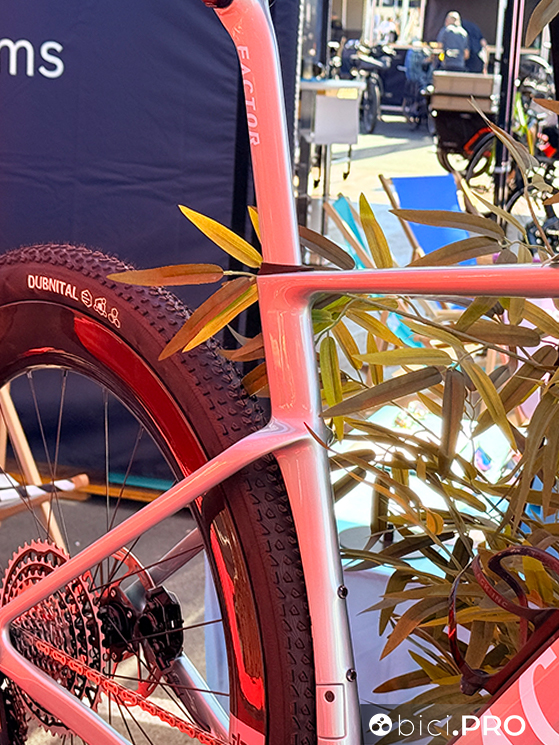 La nuova Factor Elara per il gravel veloce. Road e gravel race sempre più vicini