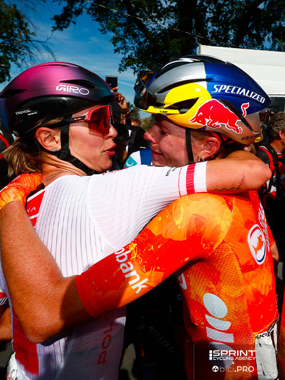 La storia recente del ciclismo è ricco di abbracci fra Niewiadoma e Vollering: questa volta la vittoria è dell'olandese