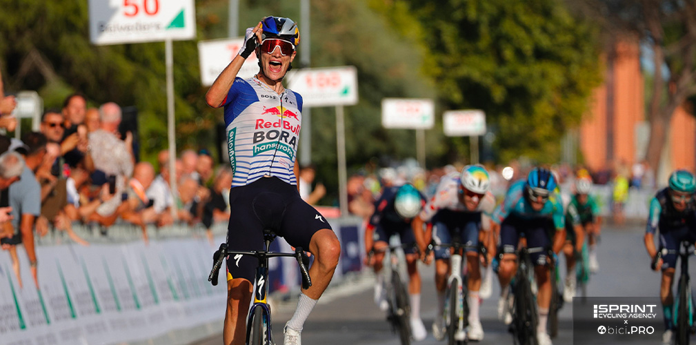 Un italiano protagonista sarebbe prezioso per il Giro. Qui la vittoria di Pellizzari ieri al Giro di Toscana