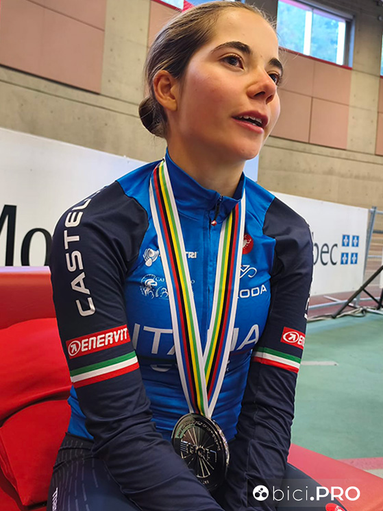 Il tempo trascorso con i media ha permesso a Matilde Rossignoli di distrarsi dalla volata che le è costata il successo