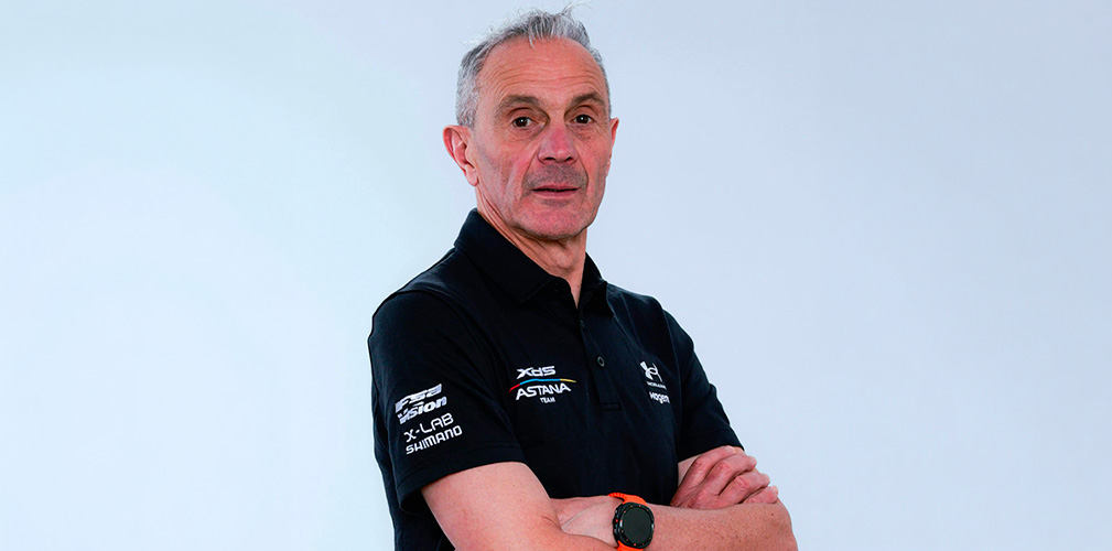 Marino Rosti, sanmarinese, è mental coach e cura la parte realtiva allo yoga e allo stretching (foto XDS Astana Team)