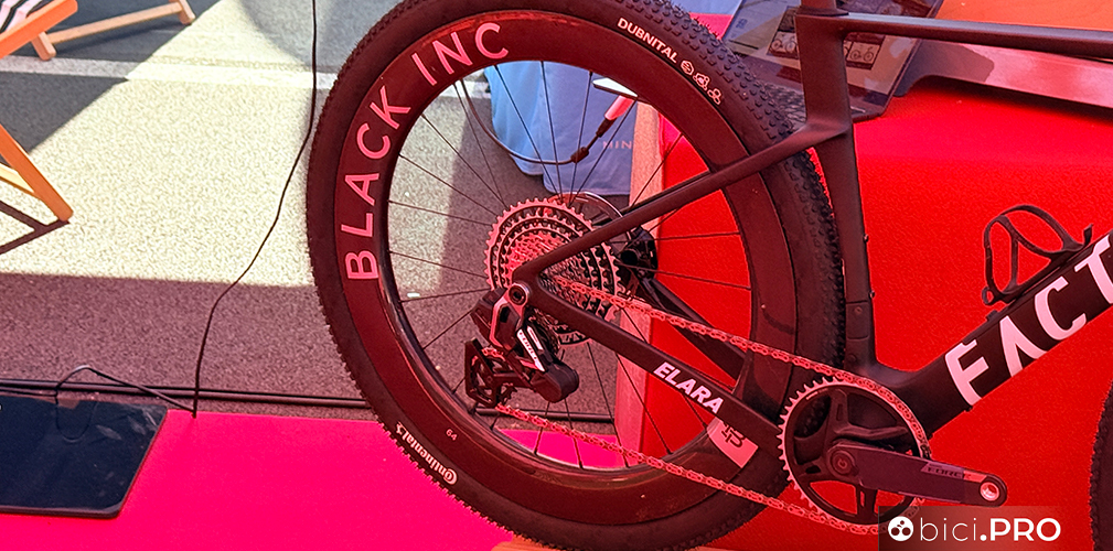La nuova Factor Elara per il gravel veloce. Road e gravel race sempre più vicini