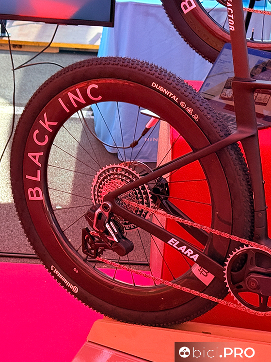 La nuova Factor Elara per il gravel veloce. Road e gravel race sempre più vicini
