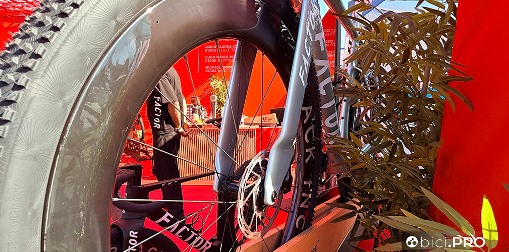 La nuova Factor Elara per il gravel veloce. Road e gravel race sempre più vicini