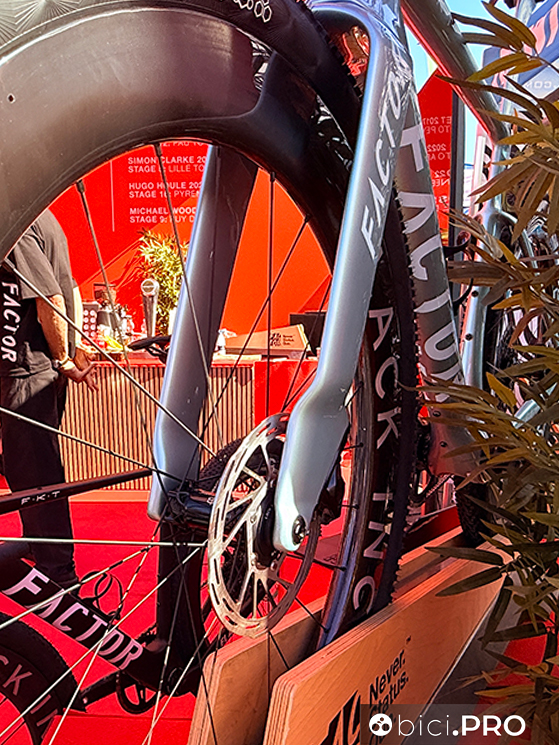 La nuova Factor Elara per il gravel veloce. Road e gravel race sempre più vicini