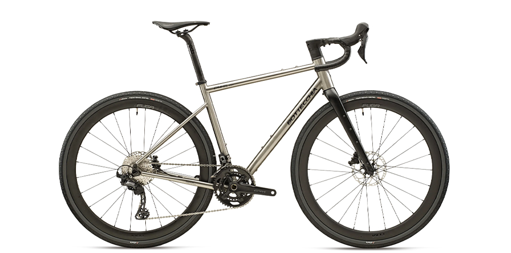 Il titanio c'era già nel catalogo gravel di Bottecchia: ecco la Gravel Titan, ma con diametro ruote di 700cc