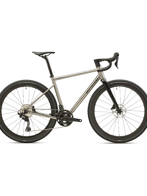 Il titanio c'era già nel catalogo gravel di Bottecchia: ecco la Gravel Titan, ma con diametro ruote di 700cc