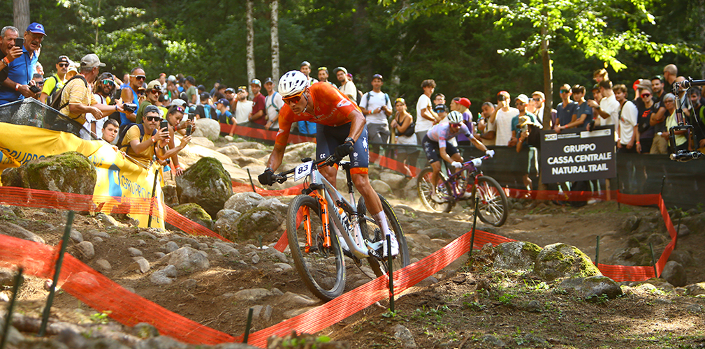 Van der Poel è passo legnoso nei tratti tecnici: evidente la scarsa abitudine (foto Alessandro di Donato)