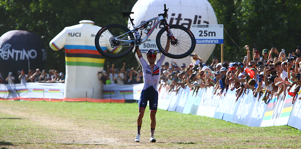 Fra Pidcock e la sua bici, un'intesa perfetta e una grande posizione (foto Alessandro di Donato)