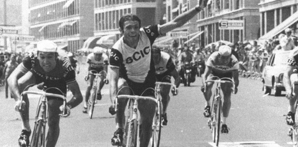 La perla di Armani al Tour '71 battendo Merckx, suo amico ed ex compagno di squadra alla Faema tre anni prima (foto collezione Alessandro Freschi)