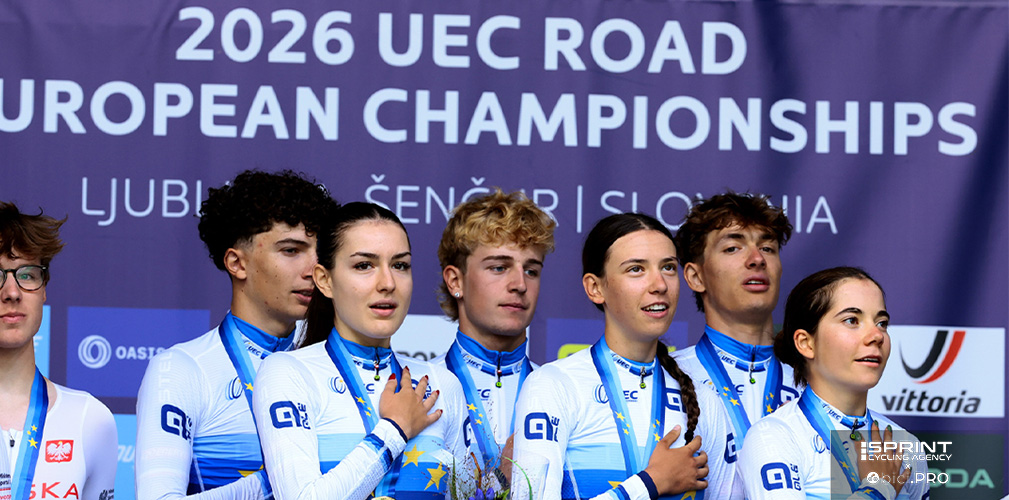 Azzurra con i compagni di staffetta, dietro Pezzo Rosola, Fedrizzi e Balliana, con lei Bianchi e Rossignoli