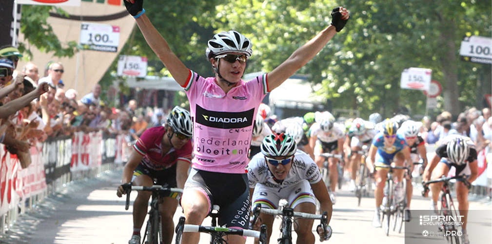 Sul traguardo di Piacenza al Giro Donne 2011, Vos batte Bronzini nella sua città