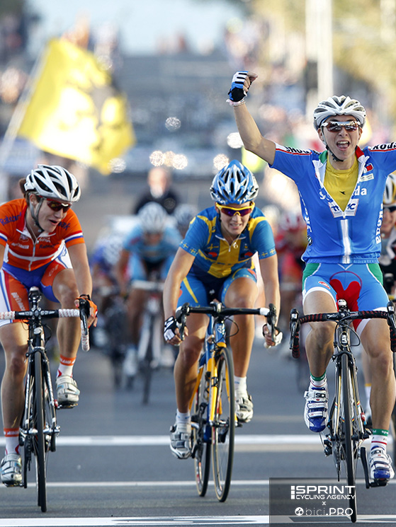 Al mondiale 2010 Bronzini batte Vos. Il primo loro testa, chiuso nello stesso ordine, era avvenuto nel 2006 al Tropheé d'Or in Francia