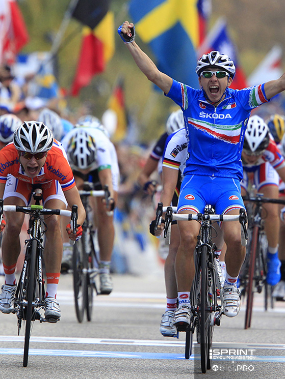 Al mondiale 2011 Bronzini beffa nuovamente Vos. Saranno 25 gli scontri diretti totali in carriera fra loro: 17 successi per l'olandese, 8 per l'italiana
