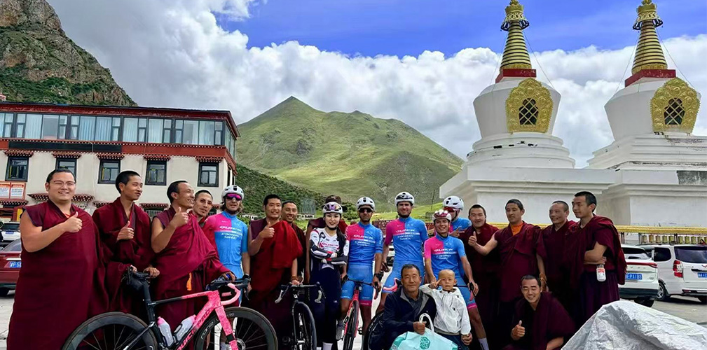 Il Quick Pro Team alla Trans Himalaya. Lucca era l'unico italiano fra 14 elementi, 5 dei quali estoni