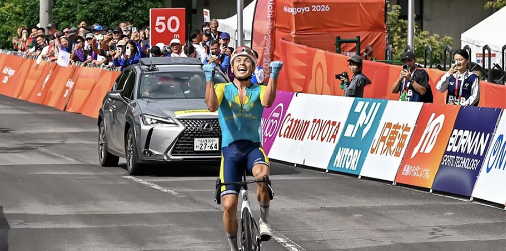 L'arrivo vittorioso di Lutsenko a Shinshiro, con un vantaggio di 1'58" sul campione uscente Fedorov