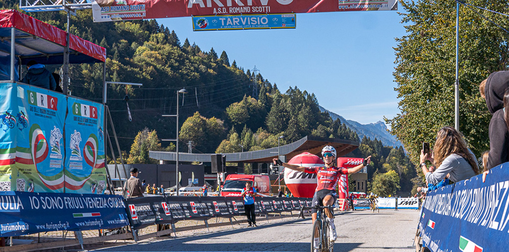 Fra le ragazze vittoria per Carlotta Borello, che si divide fra ciclocross e gravel e attende una chiamata azzurra (foto Indelicato)