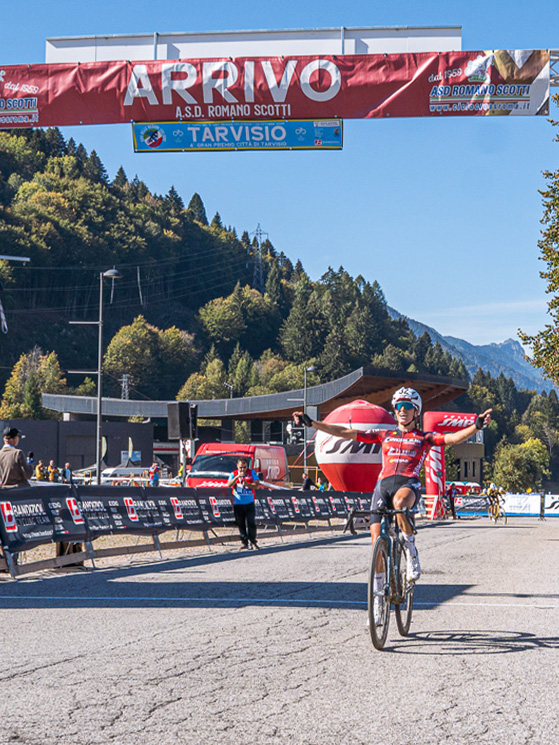 Fra le ragazze vittoria per Carlotta Borello, che si divide fra ciclocross e gravel e attende una chiamata azzurra (foto Indelicato)