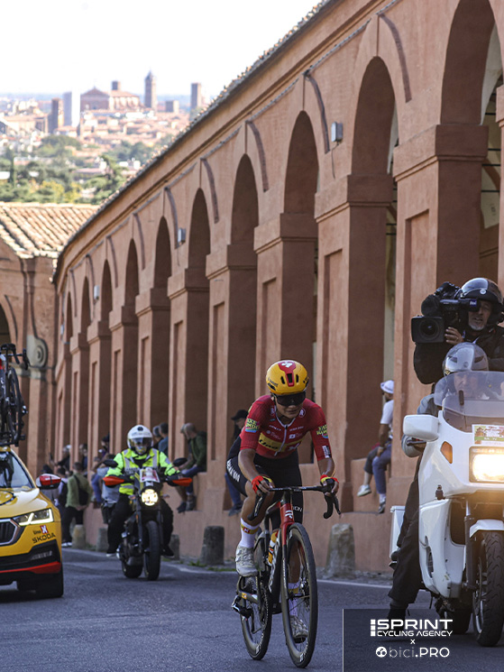 Il Giro dell'Emilia ridà il sorriso ad Alessia Vigilia con un colpo di mano costruito con cura dal team
