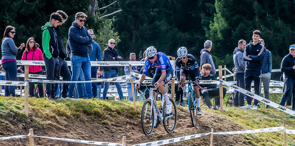 Viezzi davanti a Bertolini, il duello che si profilava è svanito a causa di una foratura del friulano dell'Alpecin (foto Billiani)