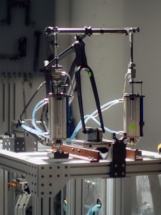 Questa immagine di Argon 18 mostra il banco su cui vengono fatti i test di sicurezza