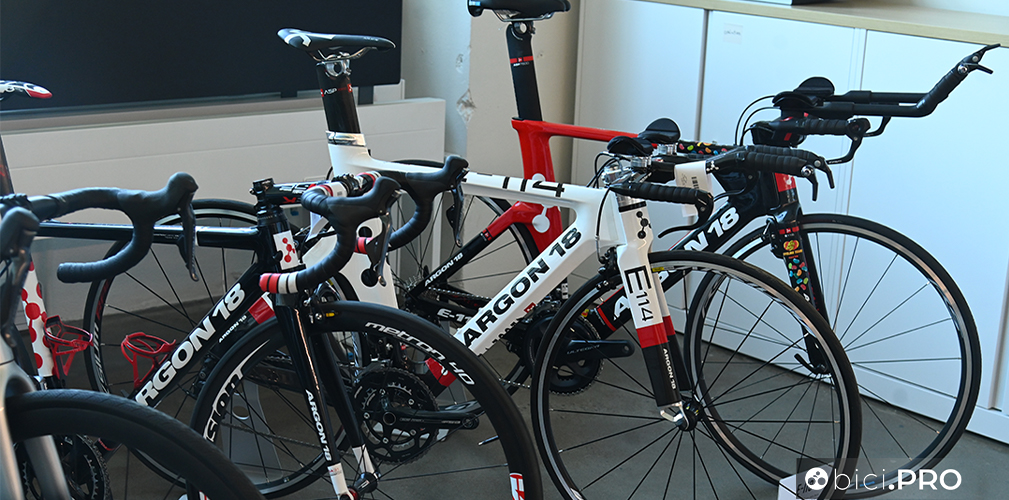 Nella sede di Argon 18 le vecchie bici sono utili per la memoria e per guardare al futuro