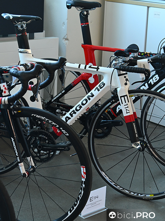 Nella sede di Argon 18 le vecchie bici sono utili per la memoria e per guardare al futuro
