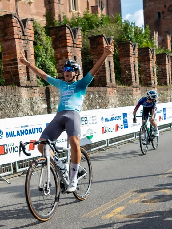 L'arrivo di Battistoni al Piccolo Lombardia, vinto su Colella e Iaconeta (foto Senago in Scatti)