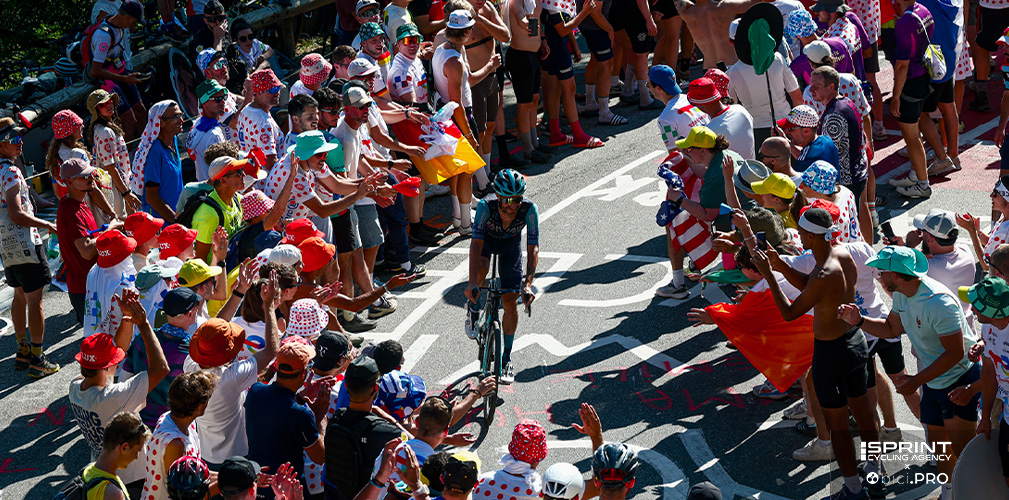 Quale modo migliore di salutare il Tour dell'abbraccio dell'Alpe d'Huez? Caruso ha corso 9 Giri, 8 Tour e 7 Vuelta Espana