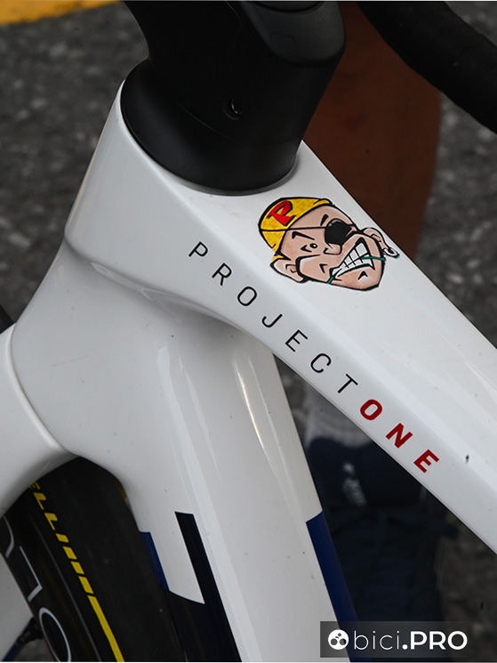 Ciccone ha preferito usare la stessa Trek utilizzata al Giro d'Italia, con l'adesivo di Pantani, cui ha il miglior feeling