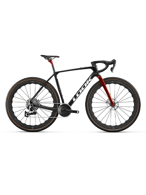 Il colpo d'occhio non tradisce: se al posteriore la bici è tradizionale, l'avantreno di questa Look parla di velocità